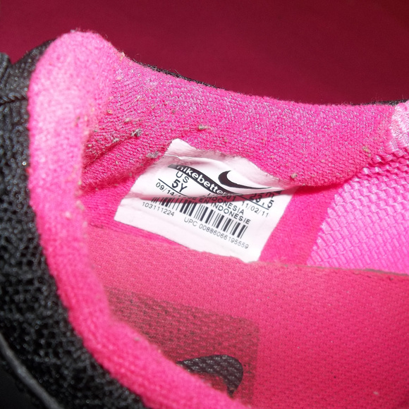 Nike Free Run 2 Runners Black & Pink Girls Size 5 Youth - Picture 6 of 7
